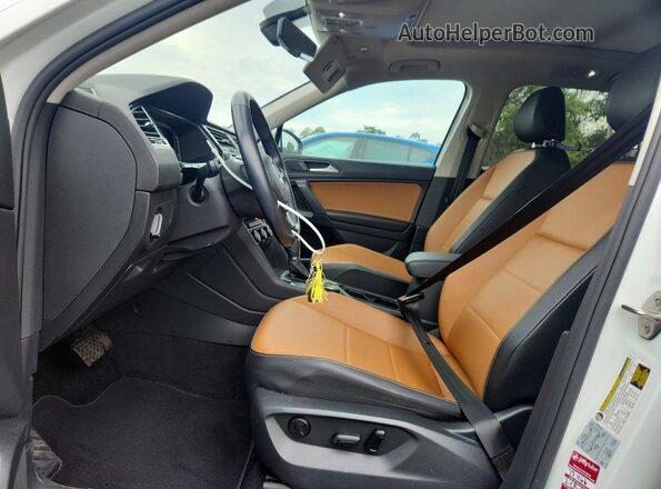 3VV2B7AX8KM194320 2019 VOLKSWAGEN TIGUAN White Vista interior delantera