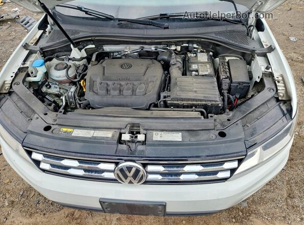 3VV2B7AX8KM194320 2019 VOLKSWAGEN TIGUAN White Vista del compartimento del motor