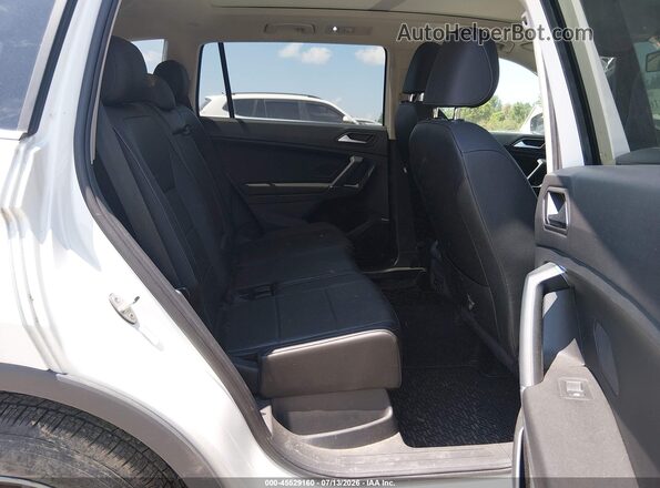 3VV2B7AX8LM018420 2020 VOLKSWAGEN TIGUAN White Vista de la etiqueta del VIN