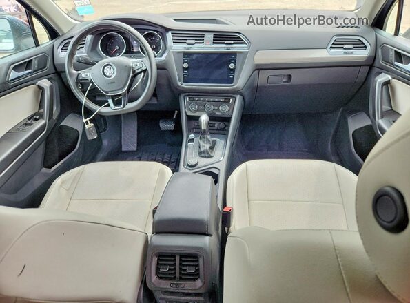 3VV2B7AX8MM078067 2021 VOLKSWAGEN TIGUAN Blue Widok deski rozdzielczej
