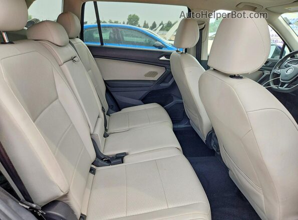 3VV2B7AX8MM078067 2021 VOLKSWAGEN TIGUAN Blue Widok wnętrza z tyłu