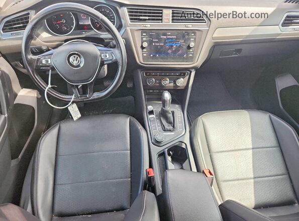 3VV2B7AX9JM033084 2018 VOLKSWAGEN TIGUAN Silver Widok deski rozdzielczej