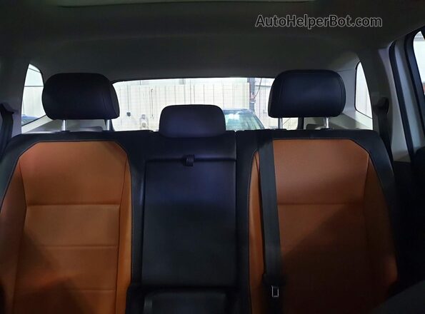 3VV2B7AX9KM188817 2019 VOLKSWAGEN TIGUAN White Widok tylnych siedzeń