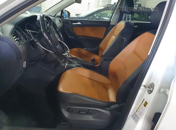 3VV2B7AX9KM188817 2019 VOLKSWAGEN TIGUAN White Widok wnętrza z przodu