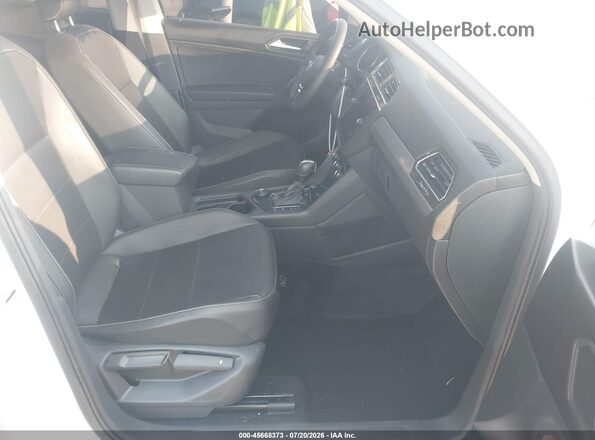 3VV2B7AX9MM075582 2021 VOLKSWAGEN TIGUAN White წინა სალონის ხედი