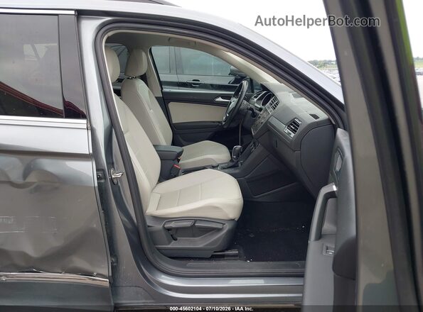 3VV2B7AXXJM084500 2018 VOLKSWAGEN TIGUAN Gray წინა სალონის ხედი