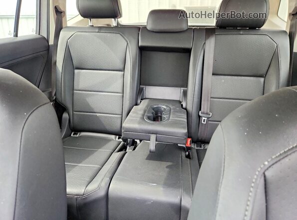 3VV2B7AXXJM220110 2018 VOLKSWAGEN TIGUAN White Vista de los asientos traseros