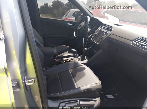 3VV2B7AXXMM068222 2021 VOLKSWAGEN TIGUAN Silver Вид салону спереду