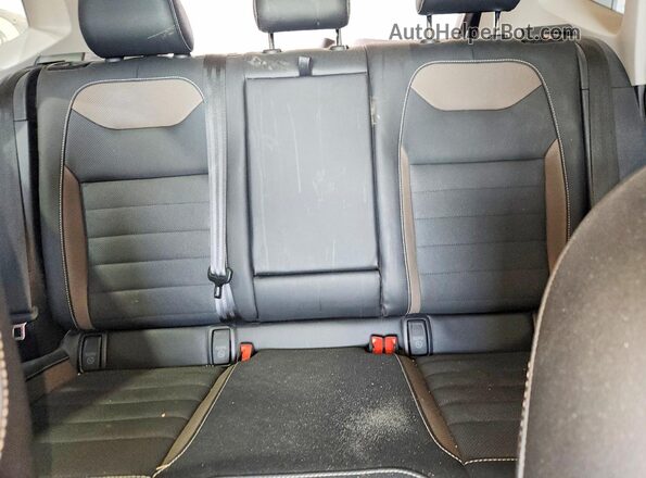 3VV2X7B29NM027621 2022 VOLKSWAGEN TAOS Red Vista de los asientos traseros