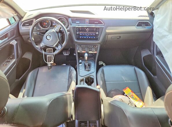 3VV3B7AX0MM025982 2021 VOLKSWAGEN TIGUAN White Vista del salpicadero