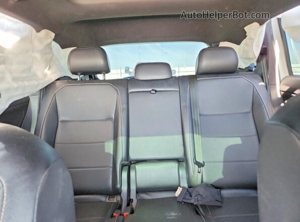 3VV3B7AX0MM025982 2021 VOLKSWAGEN TIGUAN White Vista de los asientos traseros