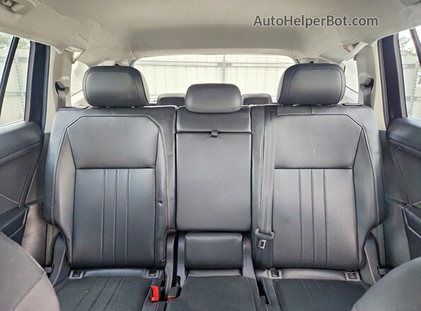 3VV3B7AX0NM151373 2022 VOLKSWAGEN TIGUAN Black Widok tylnych siedzeń