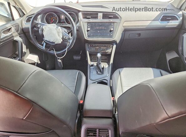 3VV3B7AX1KM190114 2019 VOLKSWAGEN TIGUAN White Vista del salpicadero
