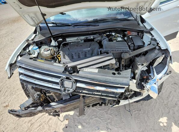 3VV3B7AX1KM190114 2019 VOLKSWAGEN TIGUAN White Vista del compartimento del motor