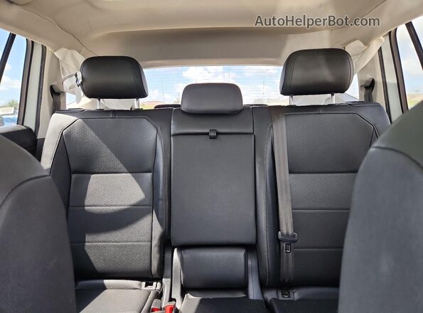 3VV3B7AX1KM190114 2019 VOLKSWAGEN TIGUAN White Vista de los asientos traseros