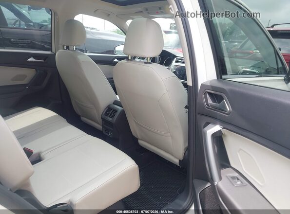3VV3B7AX1LM016061 2020 VOLKSWAGEN TIGUAN White Vista de la etiqueta del VIN