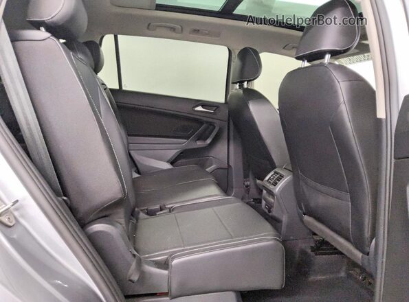 3VV3B7AX1MM013274 2021 VOLKSWAGEN TIGUAN Silver Вид задньої частини салону