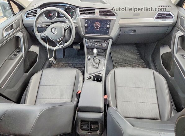 3VV3B7AX1MM071370 2021 VOLKSWAGEN TIGUAN Gray Vista del salpicadero