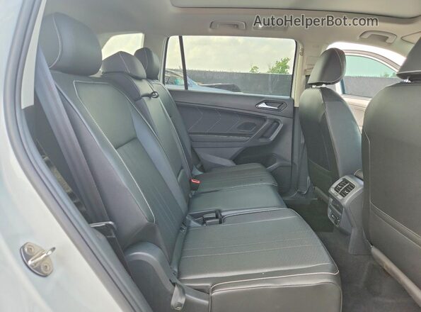 3VV3B7AX1NM037379 2022 VOLKSWAGEN TIGUAN White უკანა სალონის ხედი