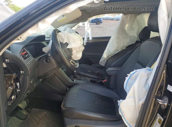 3VV3B7AX1NM122075 2022 VOLKSWAGEN TIGUAN Black Вид салону спереду