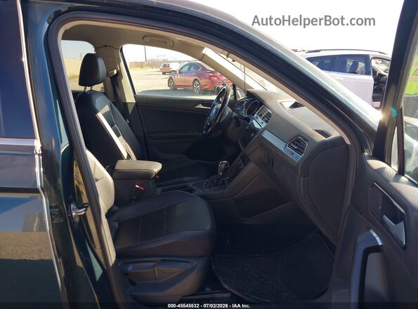 3VV3B7AX2JM024974 2018 VOLKSWAGEN TIGUAN Green Widok wnętrza z przodu