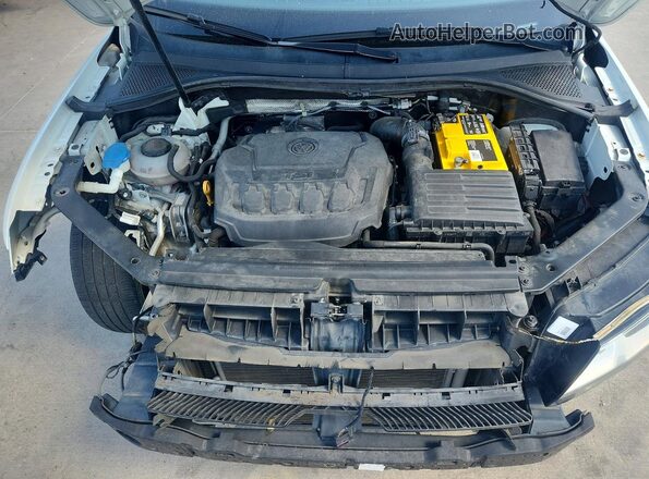 3VV3B7AX2JM061054 2018 VOLKSWAGEN TIGUAN White Вид задньої частини салону