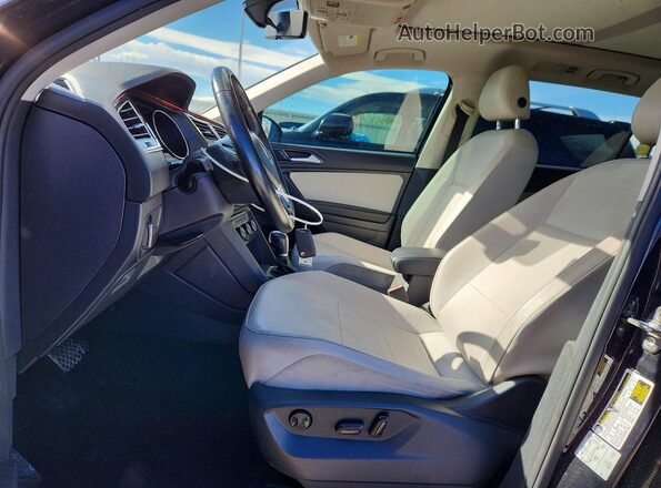 3VV3B7AX2JM095804 2018 VOLKSWAGEN TIGUAN Black Front interior view