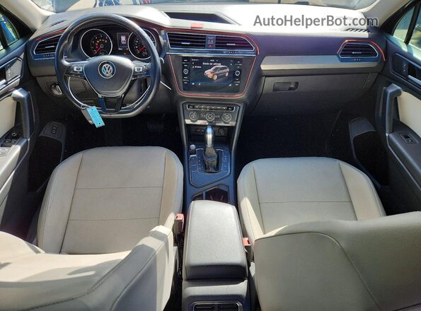 3VV3B7AX2JM095804 2018 VOLKSWAGEN TIGUAN Black Dashboard view