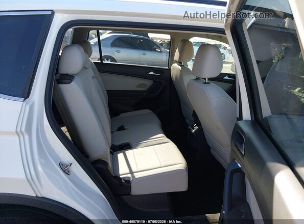 3VV3B7AX2JM156827 2018 VOLKSWAGEN TIGUAN White VIN կոդի պիտակի տեսք
