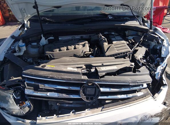 3VV3B7AX2JM156827 2018 VOLKSWAGEN TIGUAN White Հետևի տեսք
