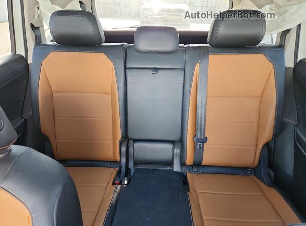 3VV3B7AX2JM161851 2018 VOLKSWAGEN TIGUAN White Vista de los asientos traseros