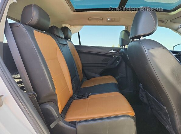 3VV3B7AX2JM161851 2018 VOLKSWAGEN TIGUAN White Vista interior trasera