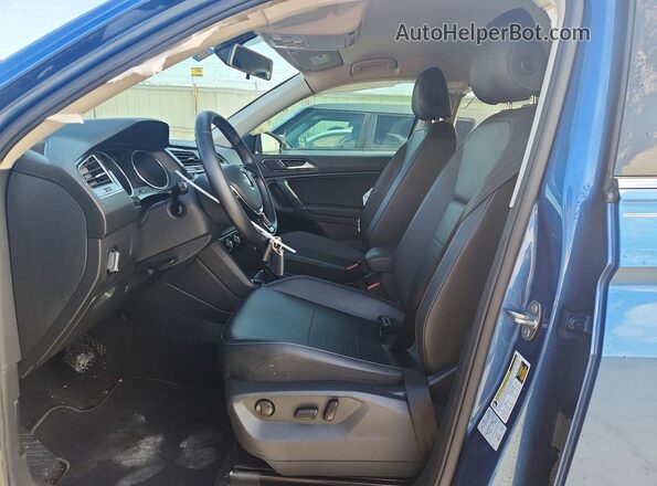3VV3B7AX2JM162658 2018 VOLKSWAGEN TIGUAN Синий Вид салона спереди