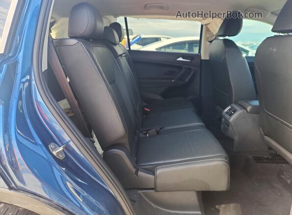 3VV3B7AX2JM162658 2018 VOLKSWAGEN TIGUAN Синий Вид задней части салона