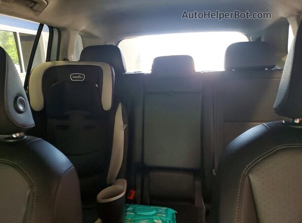 3VV3B7AX2JM214242 2018 VOLKSWAGEN TIGUAN Silver Widok tylnych siedzeń