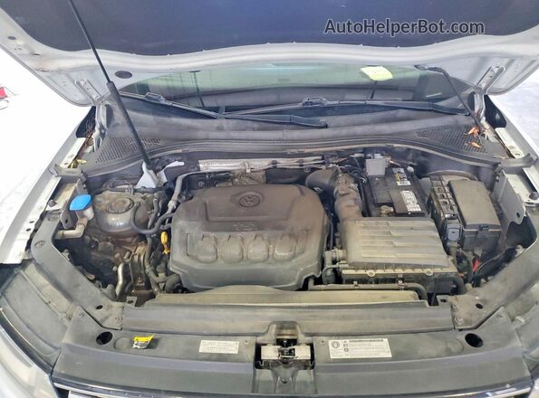 3VV3B7AX2JM214242 2018 VOLKSWAGEN TIGUAN Silver Widok komory silnika
