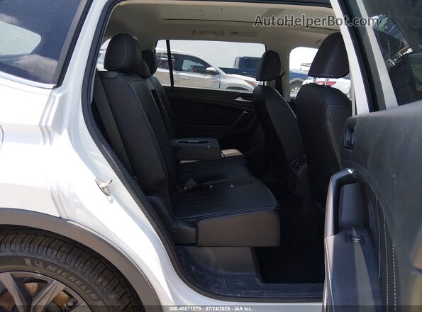 3VV3B7AX2NM104703 2022 VOLKSWAGEN TIGUAN White Vista de la etiqueta del VIN