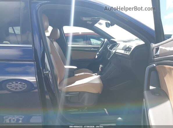 3VV3B7AX2NM117600 2022 VOLKSWAGEN TIGUAN Синий Вид салона спереди