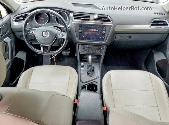 3VV3B7AX3JM002269 2018 VOLKSWAGEN TIGUAN Black Widok deski rozdzielczej