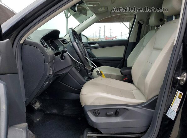 3VV3B7AX3JM002269 2018 VOLKSWAGEN TIGUAN Black Widok wnętrza z przodu