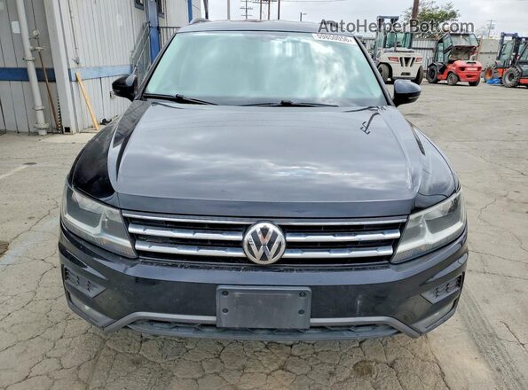 3VV3B7AX3JM002269 2018 VOLKSWAGEN TIGUAN Black Widok z przodu