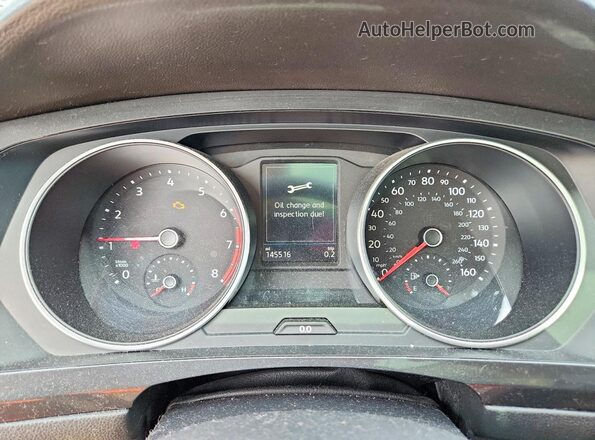 3VV3B7AX3JM013787 2018 VOLKSWAGEN TIGUAN Green Սարքավորումների վահանակի տեսք