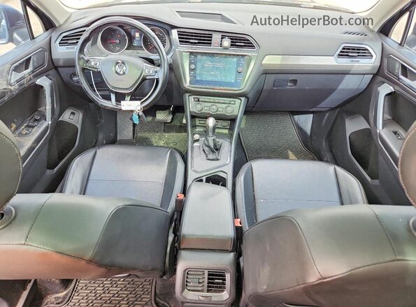 3VV3B7AX3JM013787 2018 VOLKSWAGEN TIGUAN Green Առջևի վահանակի տեսք