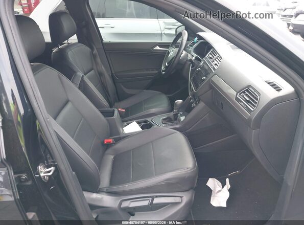 3VV3B7AX3KM170883 2019 VOLKSWAGEN TIGUAN Black Вид салону спереду
