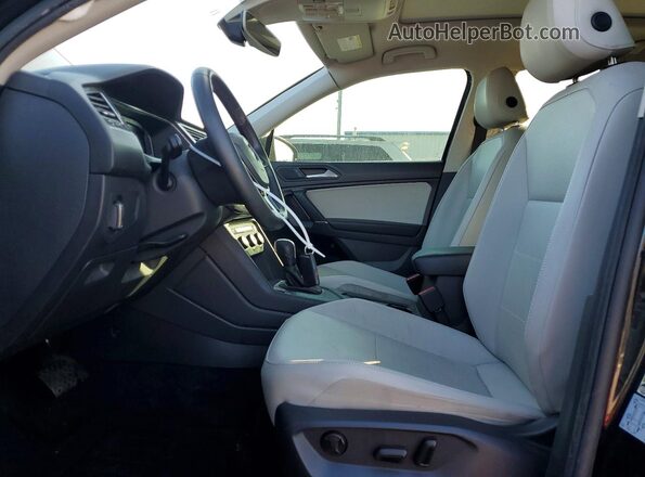 3VV3B7AX3LM017552 2020 VOLKSWAGEN TIGUAN Black Widok wnętrza z przodu