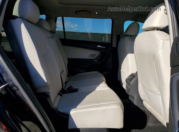3VV3B7AX3LM017552 2020 VOLKSWAGEN TIGUAN Black Widok wnętrza z tyłu