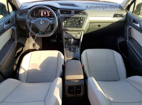 3VV3B7AX3LM017552 2020 VOLKSWAGEN TIGUAN Black Widok deski rozdzielczej