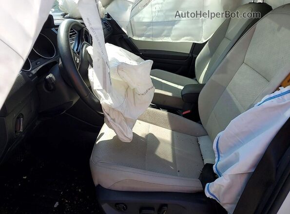 3VV3B7AX3LM101922 2020 VOLKSWAGEN TIGUAN White Front interior view