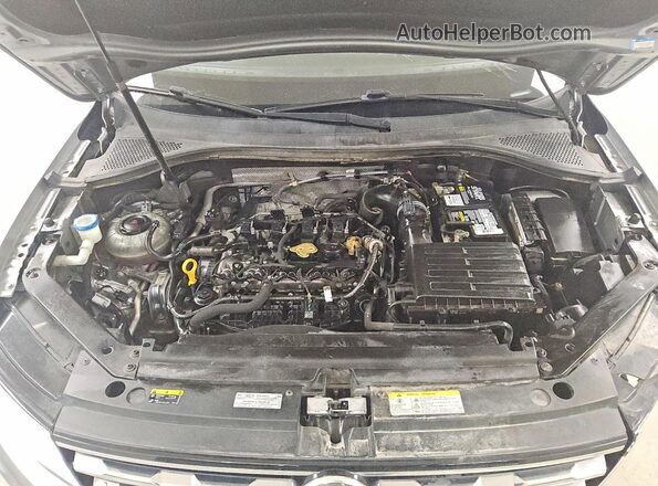 3VV3B7AX3MM018167 2021 VOLKSWAGEN TIGUAN Silver Vista del compartimento del motor