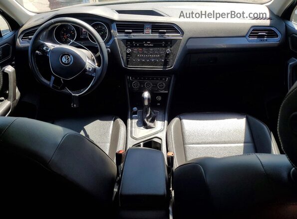 3VV3B7AX3MM111450 2021 VOLKSWAGEN TIGUAN Black Dashboard view